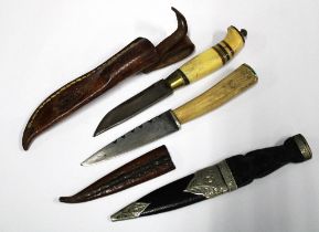 Skean Dhu and two short hunting knives (3)