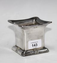 Ronson safety ashtray, Registered Design 844134, 8cm