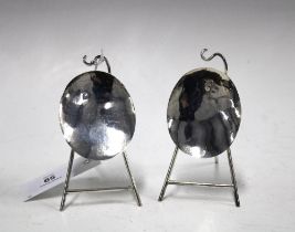 A pair of Edwardian silver easel stands for portrait miniatures, Wilson & Sharp, Edinburgh 1907 11cm