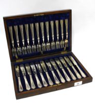 Mahogany canteen with set of twelve Epns fish knives and forks (12)