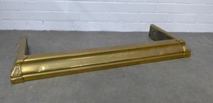 Brass fender, 96 x 36cm.