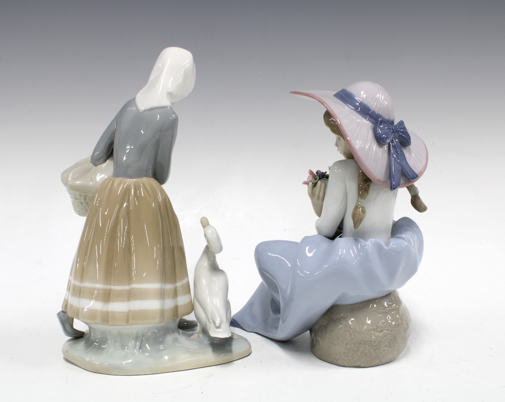 Two Lladro figures to include Fragrant Bouquet Girl Model No 5862 and another (2) 14 x 23cm. - Bild 2 aus 3