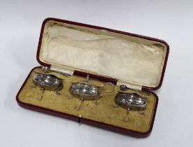 George V silver condiment set, Chester 1913, in fitted case