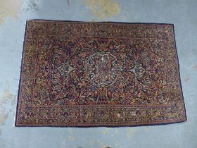 Persian Kashan style rug with foliate field, 207 x 132cm.