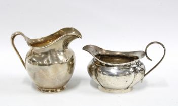 George V silver sauce boat, London 1925 and a Birmingham silver sauce boat (2)