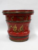 Red lacquered chinoiserie wooden bucket with gilt floral pattern, 33 x 35cm