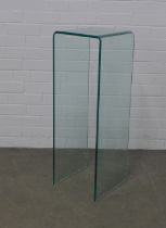 Contemporary clear glass side / lamp table, 30 x 86 x 30cm.