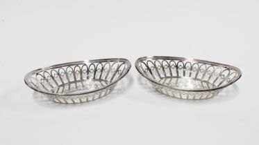 A pair of Edwardian silver pierced baskets, Sheffield 1903, 16cm long (2)