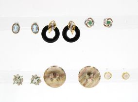 A collection of gold and costume jewellery earrings (6 pairs)