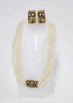 Costume jewellery necklace with matching earrings (2)