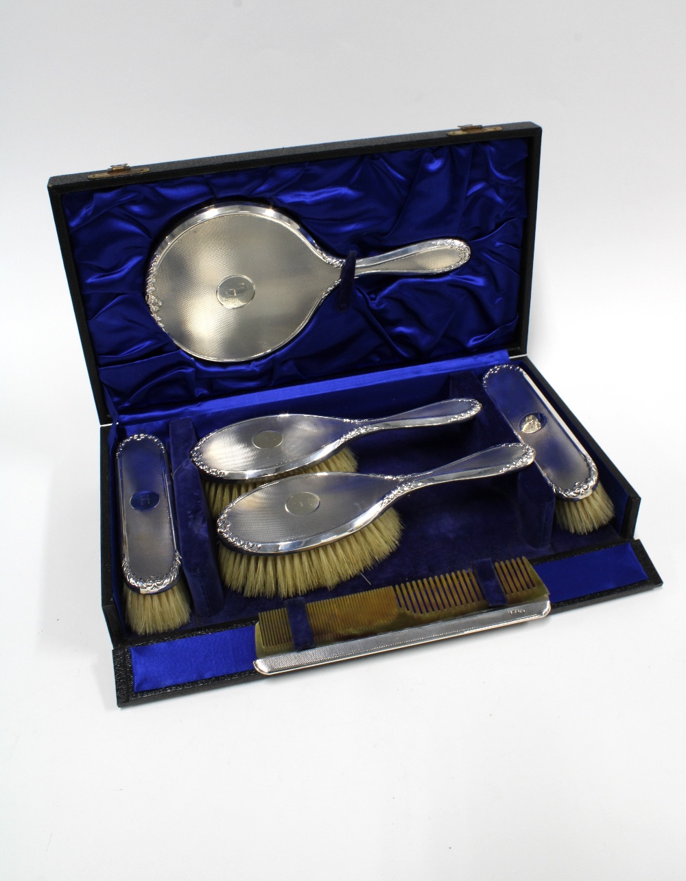 George V silver backed six piece dressing table brush set, London 1924, in fitted case