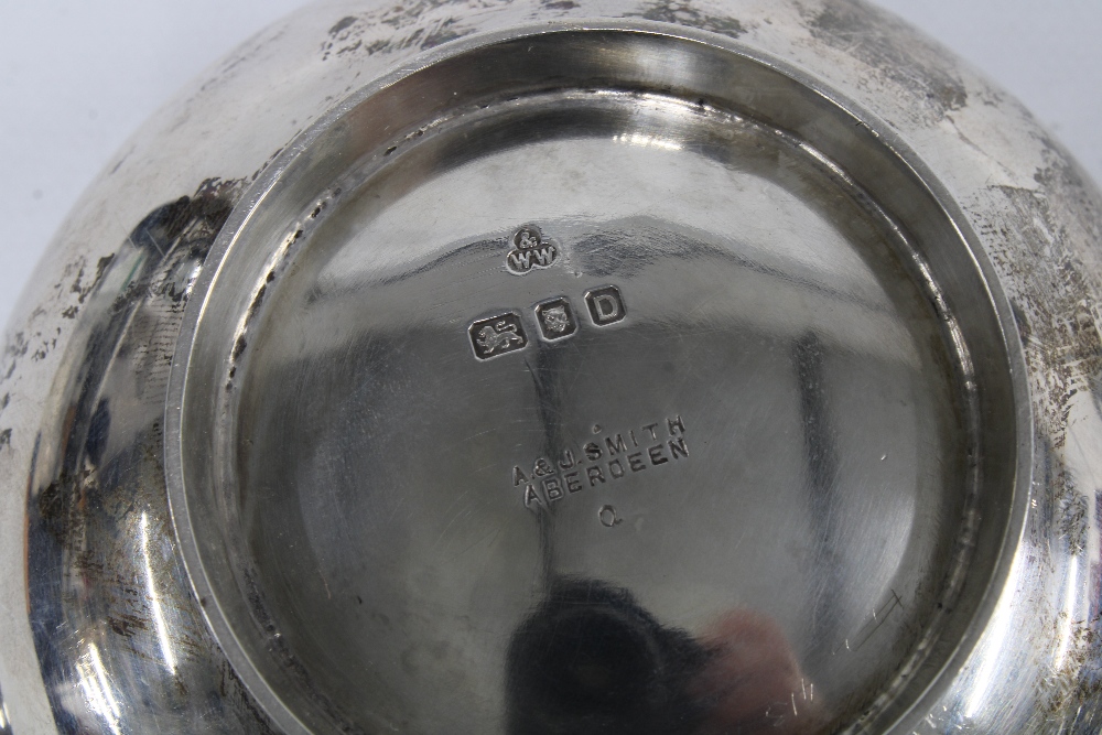 George VI silver quaich, retailed by A&J Smith of Aberdeen, hallmarked for London 1939 , 16cm across - Image 5 of 5