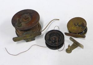 Vintage ELO Bakelite fishing reel, a wooden reel and a brass reel, (3)