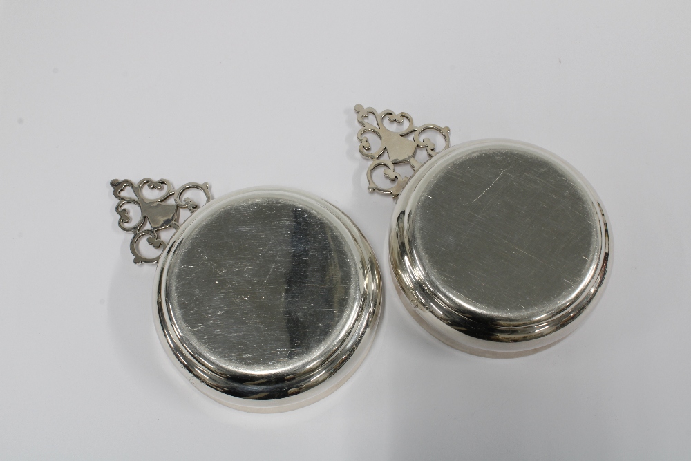 A pair of George VI silver wine tasters, each with a circular bowl and pierced handle, Sheffield - Image 3 of 5