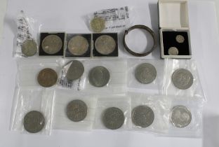 Collection of commemorative coins and a silver stiff hinged bangle, Birmingham 1960 (a lot)