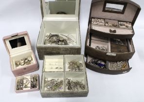 Browns of South Africa leather jewellery box containing a quantity of silver and costume jewellery