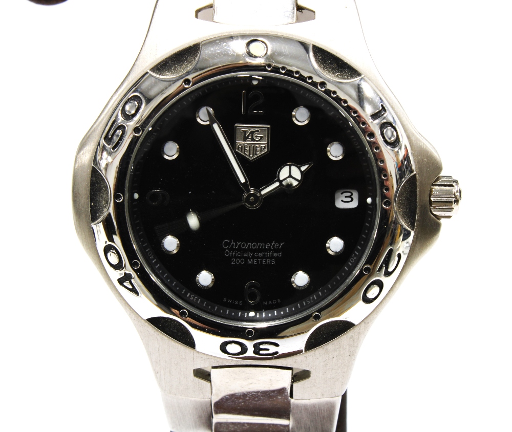 A gents Tag Heuer Stainless Steel Quartz Chronometer bracelet wristwatch, black signed dial and date - Image 4 of 4