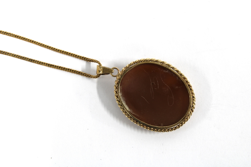 9ct gold Cameo on a yellow metal chain necklace - Image 3 of 4