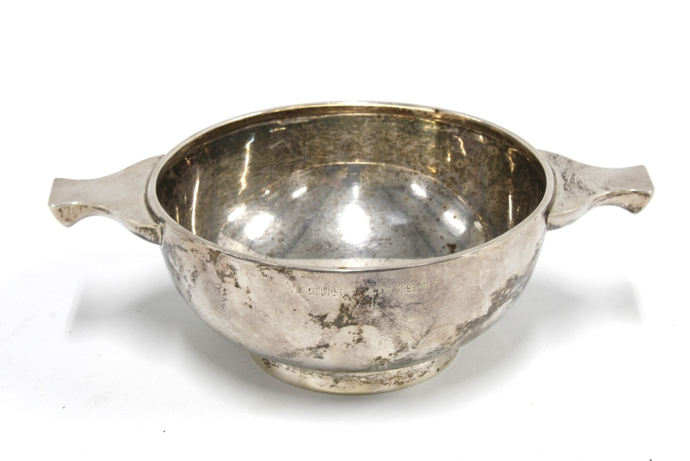 George VI silver quaich, retailed by A&J Smith of Aberdeen, hallmarked for London 1939 , 16cm across - Image 2 of 5