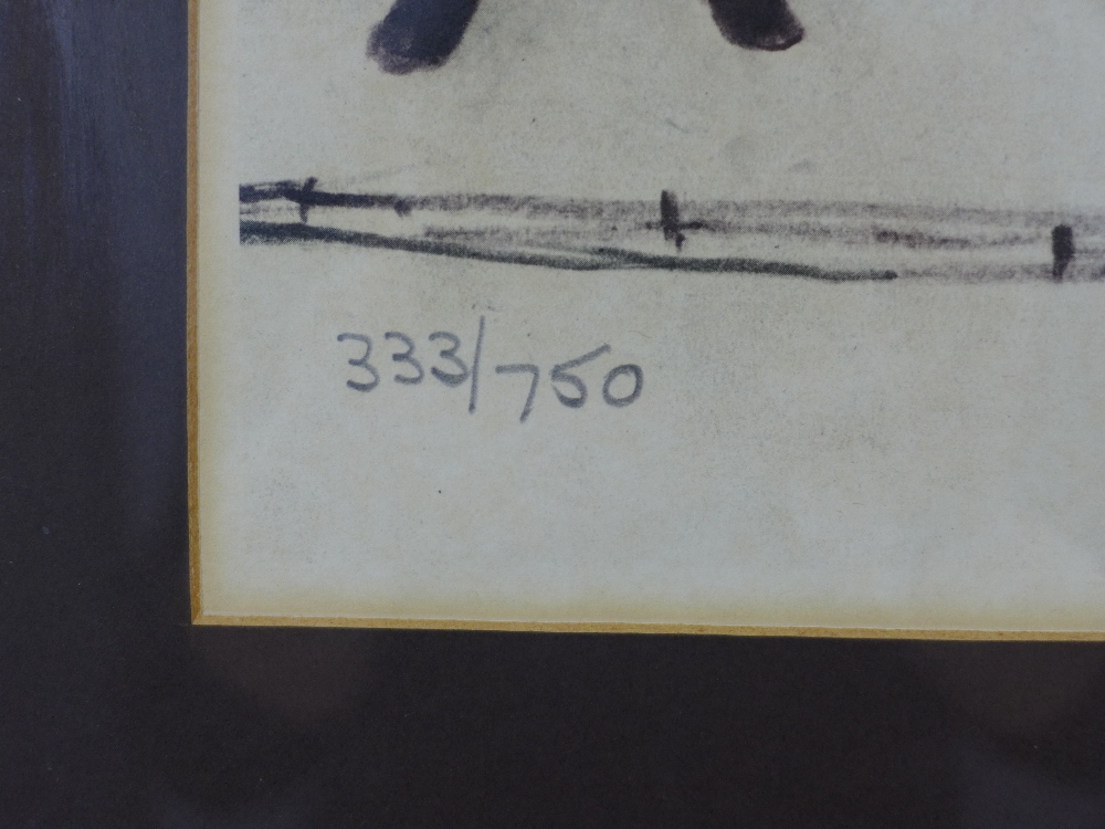 L.S. LOWRY R.A. (BRITISH 1887-1976) ON A PROMENADE, print numbered 333/750, framed under glass, 41 x - Bild 4 aus 5