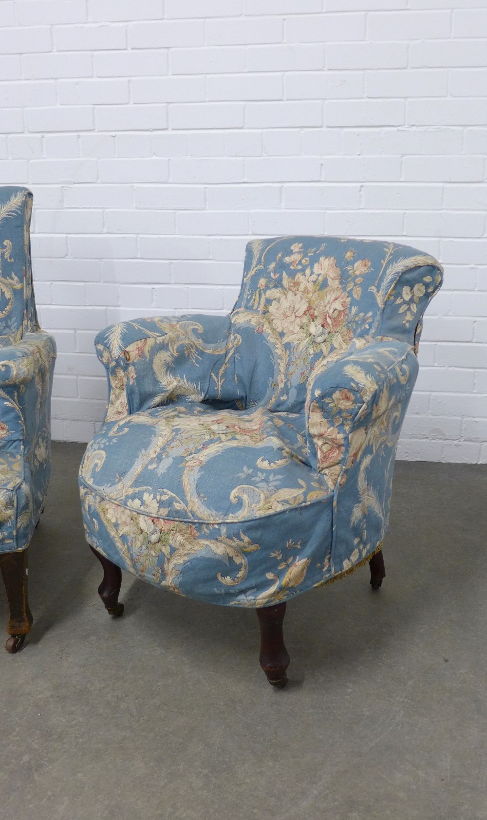 Two country house chairs to include a tub chair with floral upholstered cover and an armchair with - Image 3 of 3