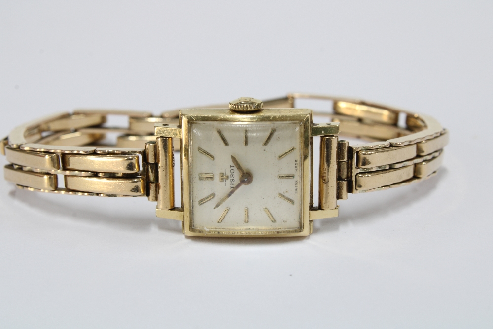 TISSOT, ladies vintage 14ct gold cased wristwatch on a 9ct gold bracelet strap, stamped 375 - Bild 6 aus 7