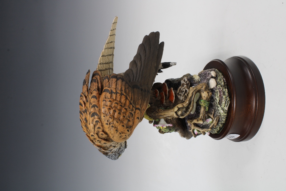 Royal Doulton Kestrel (Falco Tinnunculus), Ltd Ed 44 / 950, on wooden base, 29cm high including base - Image 2 of 3