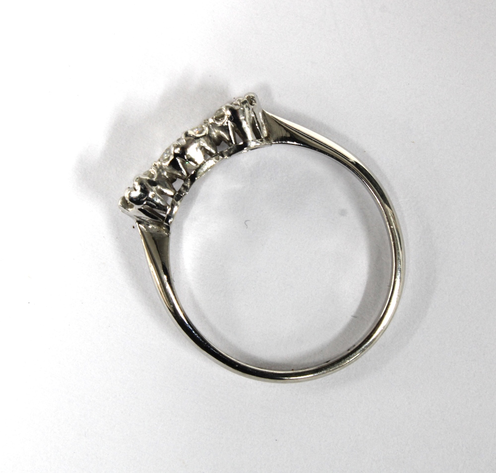 18ct white gold, platinum and three stone diamond ring, stamped 18CT PLAT - Bild 4 aus 4