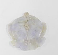 Lilac jade carved pendant of two fish, 5cm