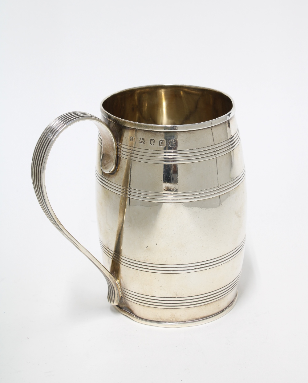 George III silver barrel mug, John Emes, London 1798, with banded reed pattern and handle, 12.5cm - Image 3 of 4