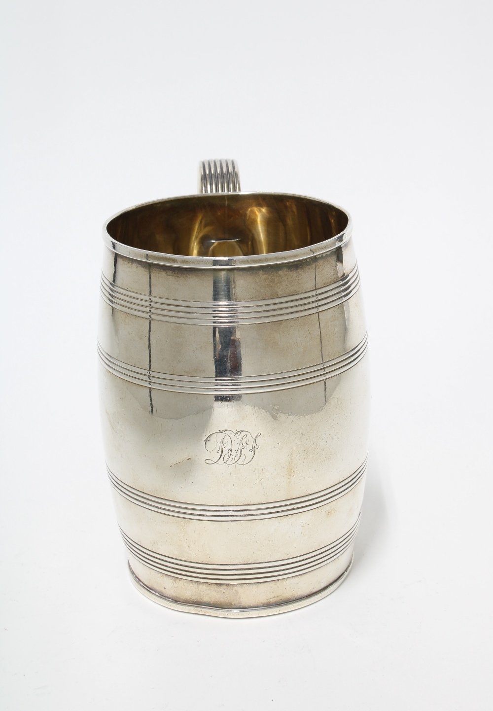 George III silver barrel mug, John Emes, London 1798, with banded reed pattern and handle, 12.5cm - Image 2 of 4