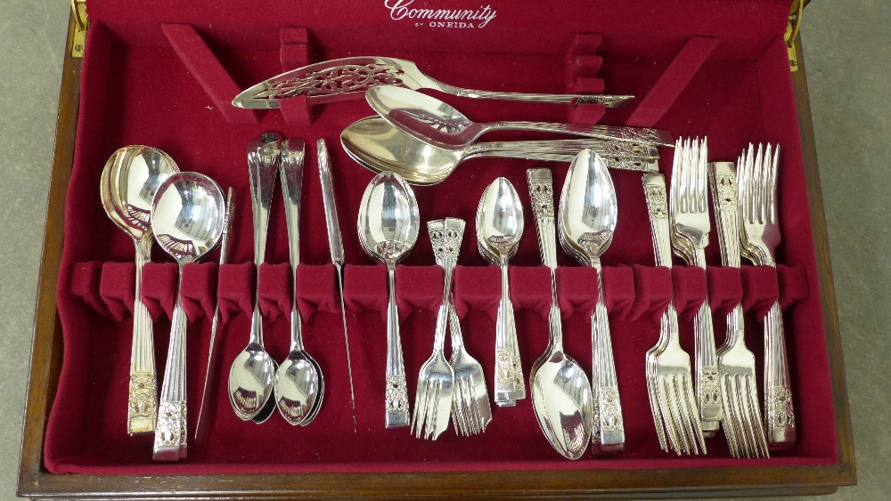 Oneida canteen of silver plated Community cutlery - Image 2 of 3