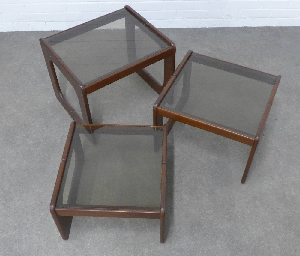 Retro nest of three tables with glass tops, 55 x 46 x 48cm. (3) - Image 2 of 2