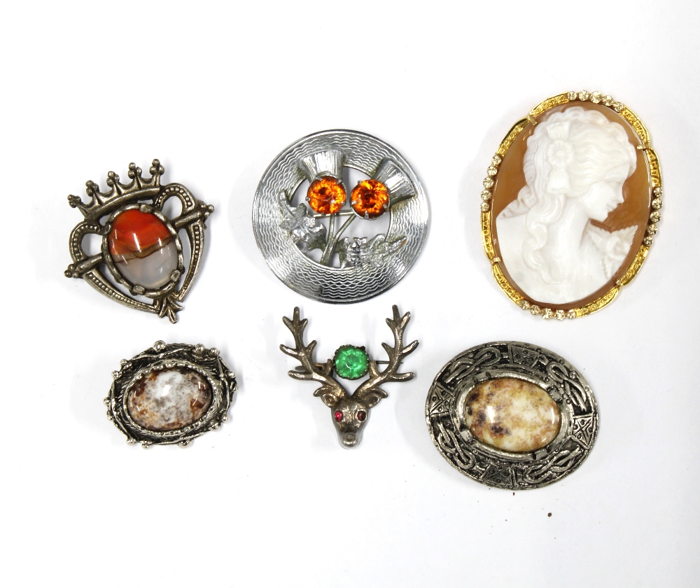9ct gold framed Cameo brooch together with a group of Scottish and other hardstone brooches, (6)