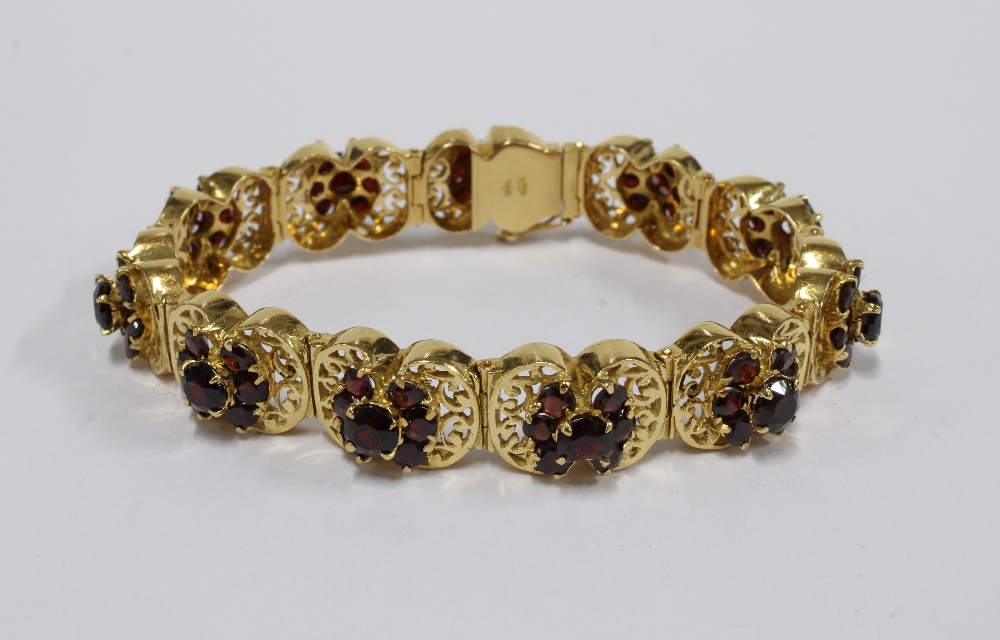 18ct gold bracelet with eleven panels, each with a group of seven garnets in a flowerhead setting, - Image 3 of 8