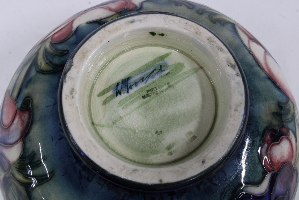 Moorcroft anemone pattern bowl, impressed marks and facsimile signature, 16cm diameter ( - Image 4 of 6