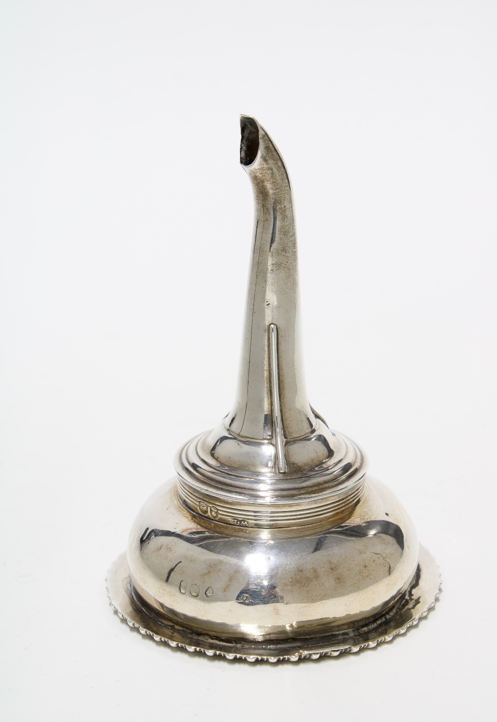 George IV silver wine funnel, Walter Brind, London 1826, with gadrooned rim and detachable spout, - Image 2 of 3