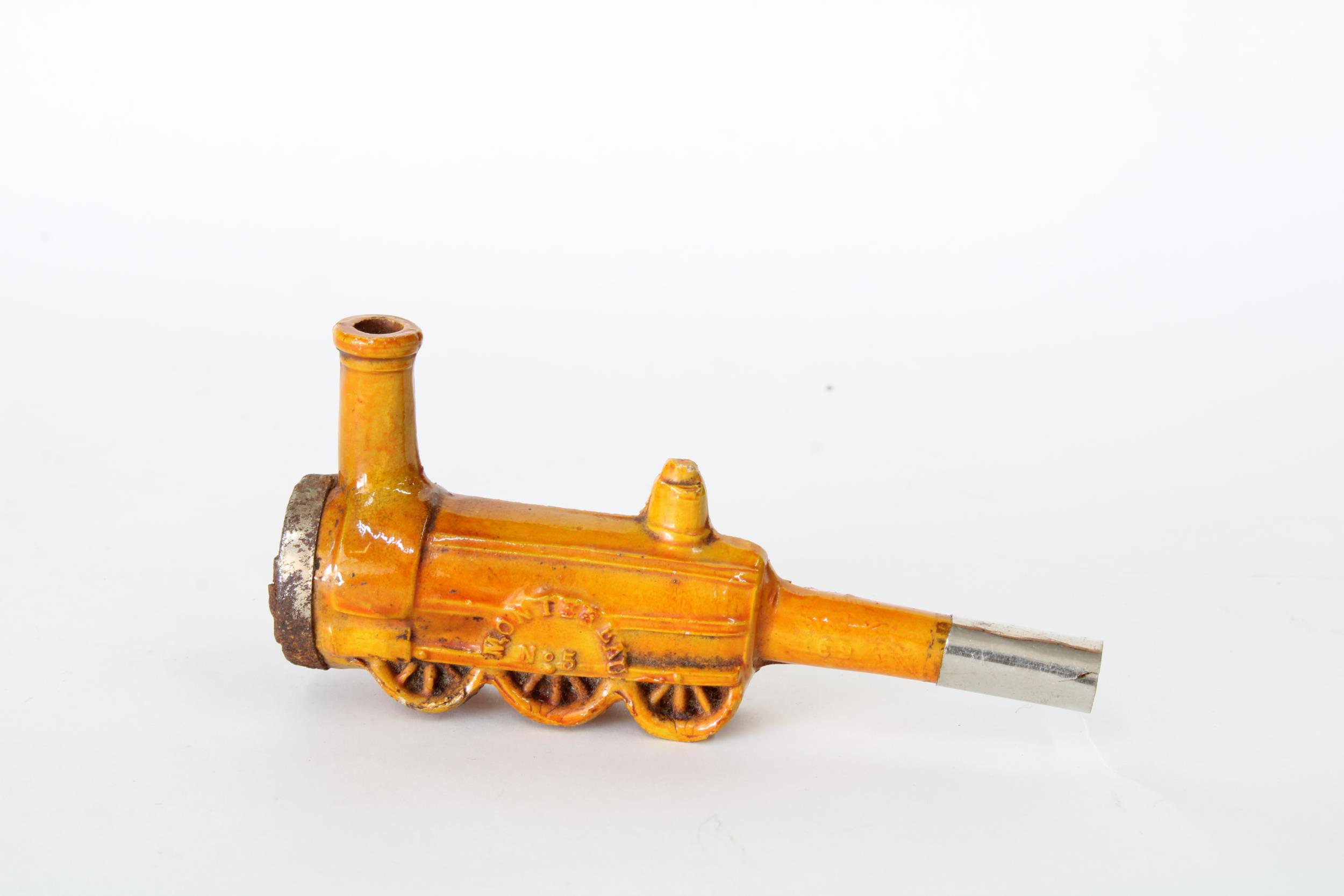 Locomotive novelty clay pipe, 10cm