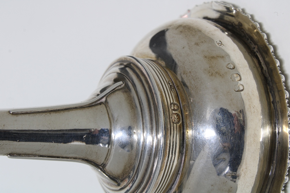George IV silver wine funnel, Walter Brind, London 1826, with gadrooned rim and detachable spout, - Image 3 of 3
