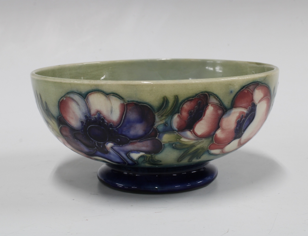 Moorcroft anemone pattern bowl, impressed marks and facsimile signature, 16cm diameter ( - Image 2 of 6