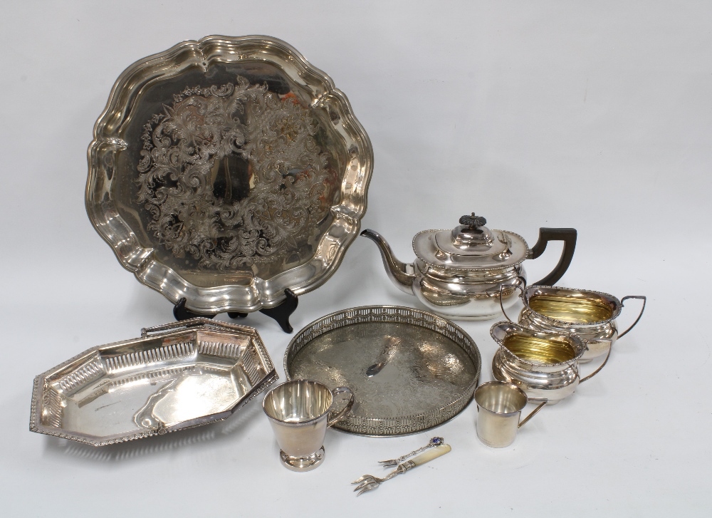 Epns wares to include trays, teaset and serving dishes, etc (a lot)
