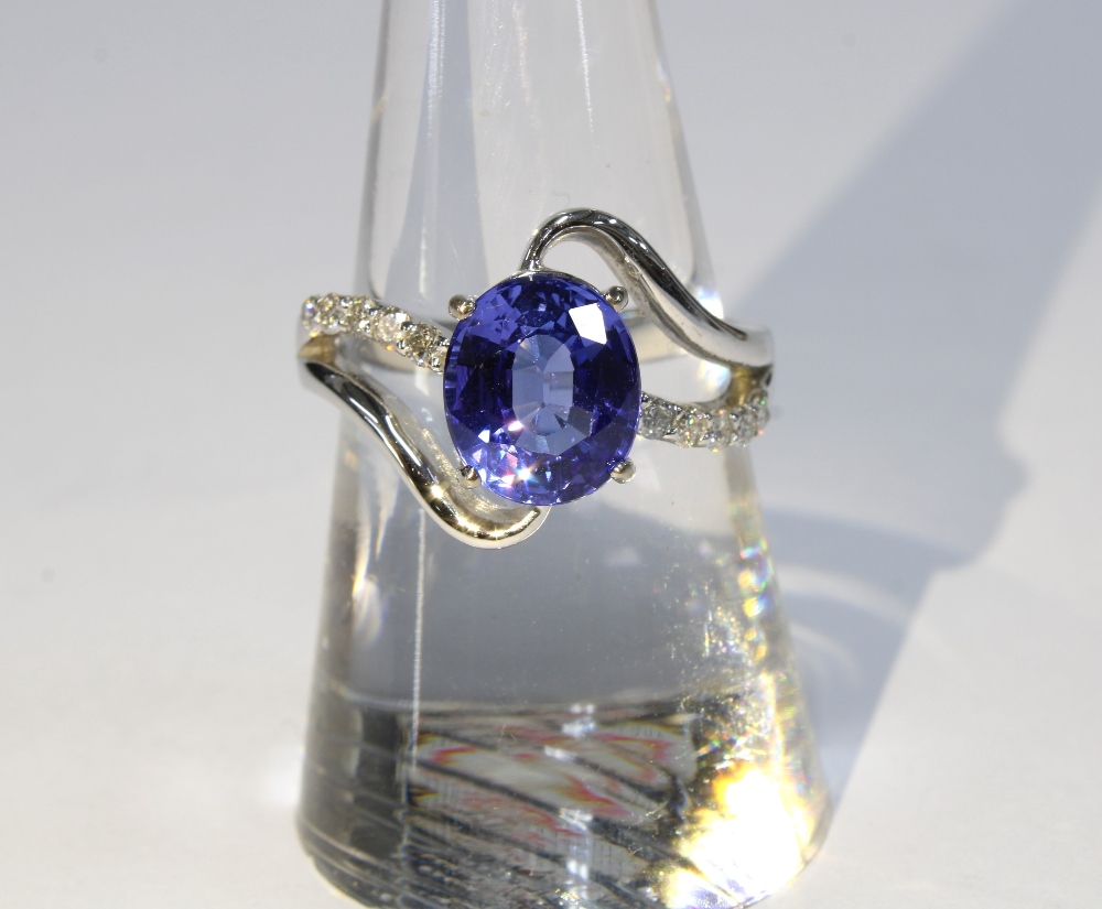 18ct white gold & tanzanite dress ring, stamped 18K - Image 2 of 4