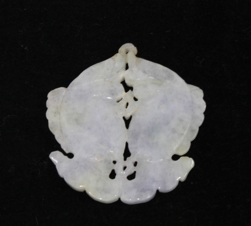 Lilac jade carved pendant of two fish, 5cm - Image 2 of 2