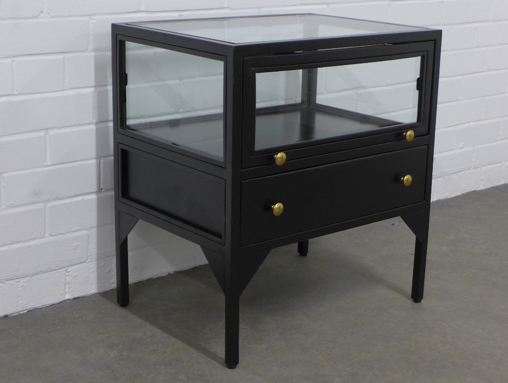 Ebonised side table / cabinet with glazed vitrine top, 55 x 61 x 40cm. - Image 3 of 3