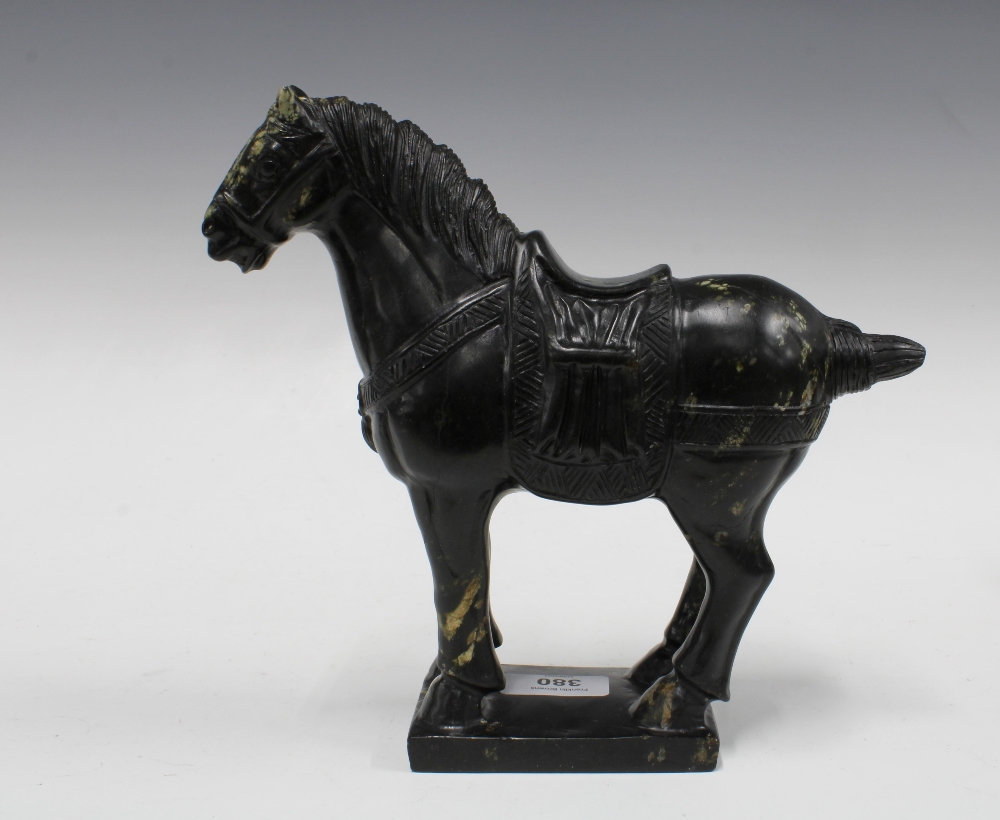 Modern Tang style marbled resin horse on rectangular base, 22cm tall