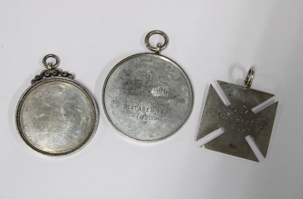 Three Provincial Scottish silver medallions to include two with Aberdeen marks (3) - Bild 2 aus 2