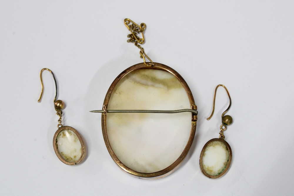 Cameo brooch and pair of Cameo drop earrings, in fitted jewel box - Image 3 of 3