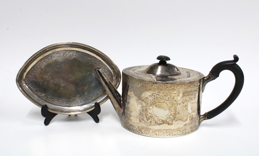 Georgian silver teapot and stand, Edinburgh 1791 (2) - Image 2 of 3