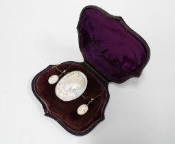 Cameo brooch and pair of Cameo drop earrings, in fitted jewel box