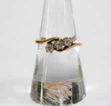 18ct gold three stone diamond ring, stamped 18CT